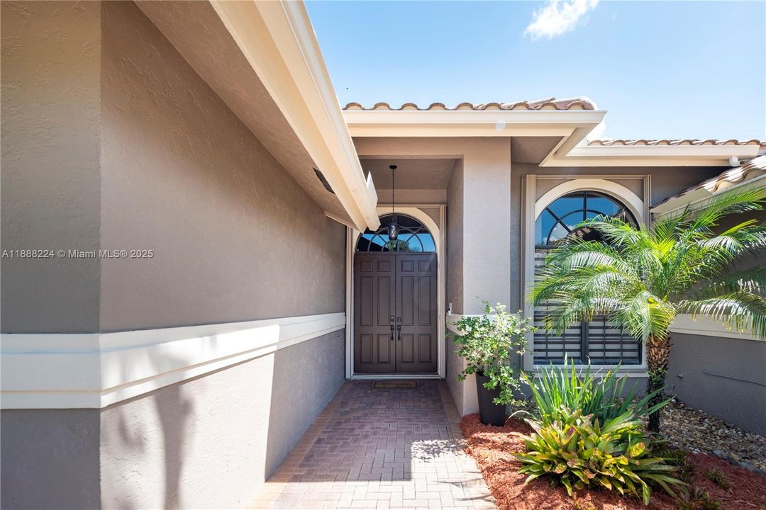 最近售出: $2,199,000 (5 贝兹, 4 浴室, 4376 平方英尺)