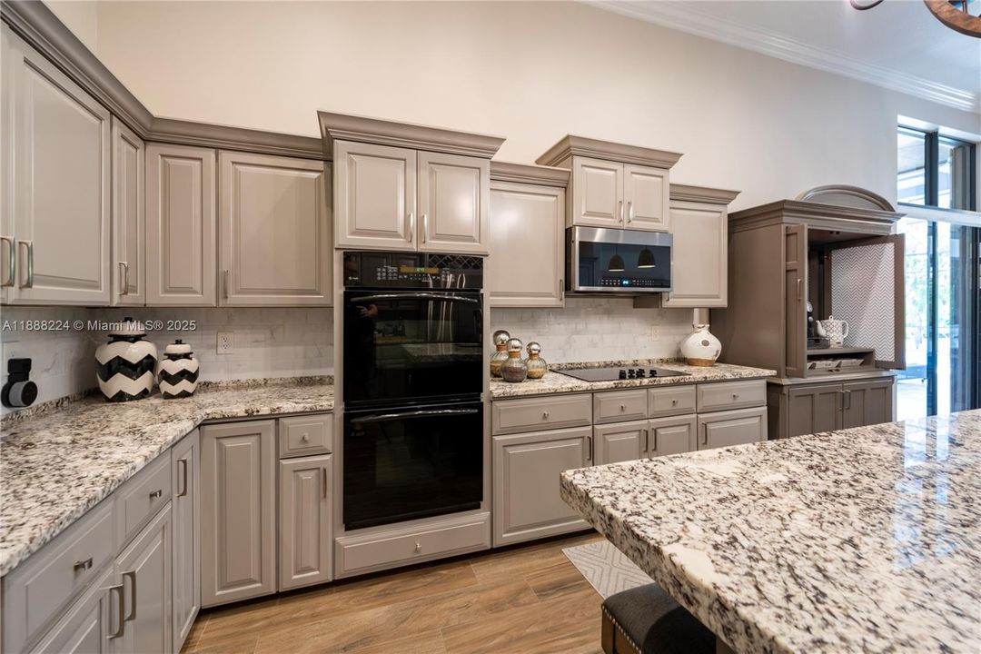 最近售出: $2,199,000 (5 贝兹, 4 浴室, 4376 平方英尺)