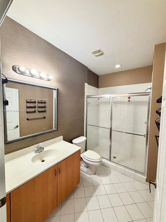 Под контрактом: $295,000 (2 спален, 2 ванн, 1253 Квадратных фут)