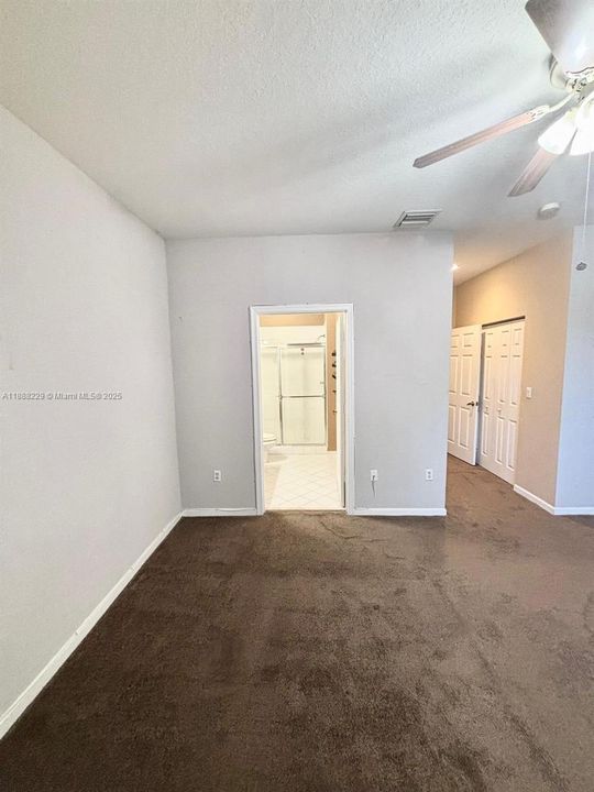 Под контрактом: $295,000 (2 спален, 2 ванн, 1253 Квадратных фут)