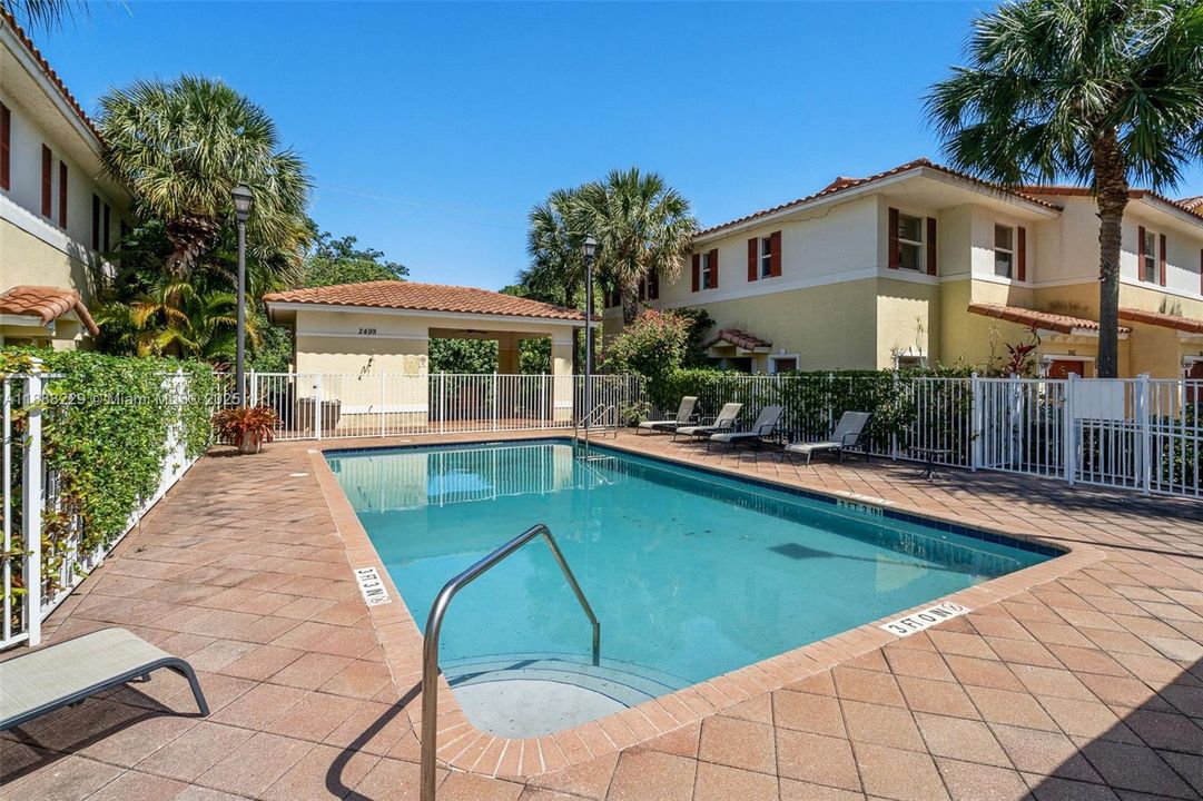 Под контрактом: $295,000 (2 спален, 2 ванн, 1253 Квадратных фут)