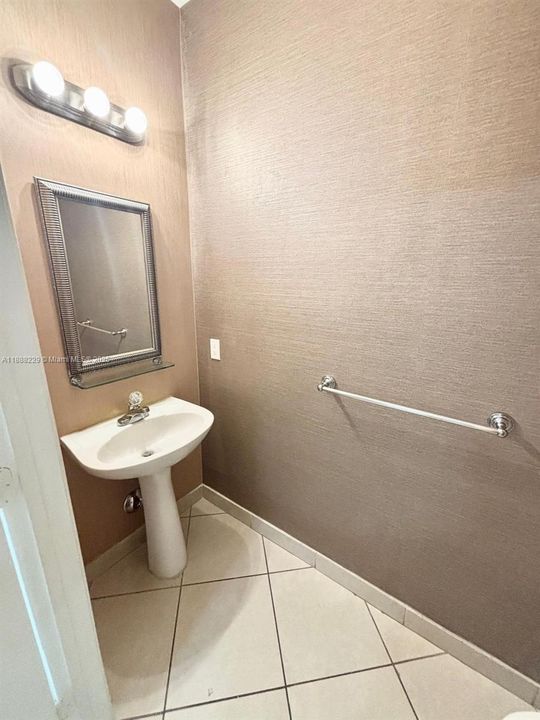 Под контрактом: $295,000 (2 спален, 2 ванн, 1253 Квадратных фут)