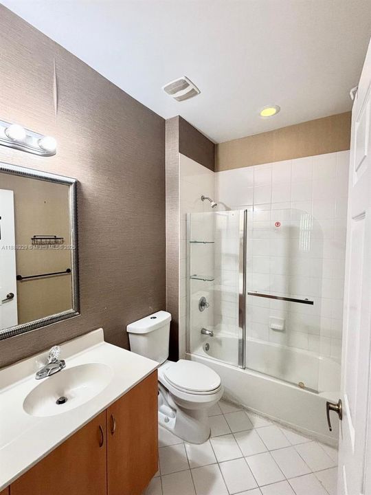 Под контрактом: $295,000 (2 спален, 2 ванн, 1253 Квадратных фут)