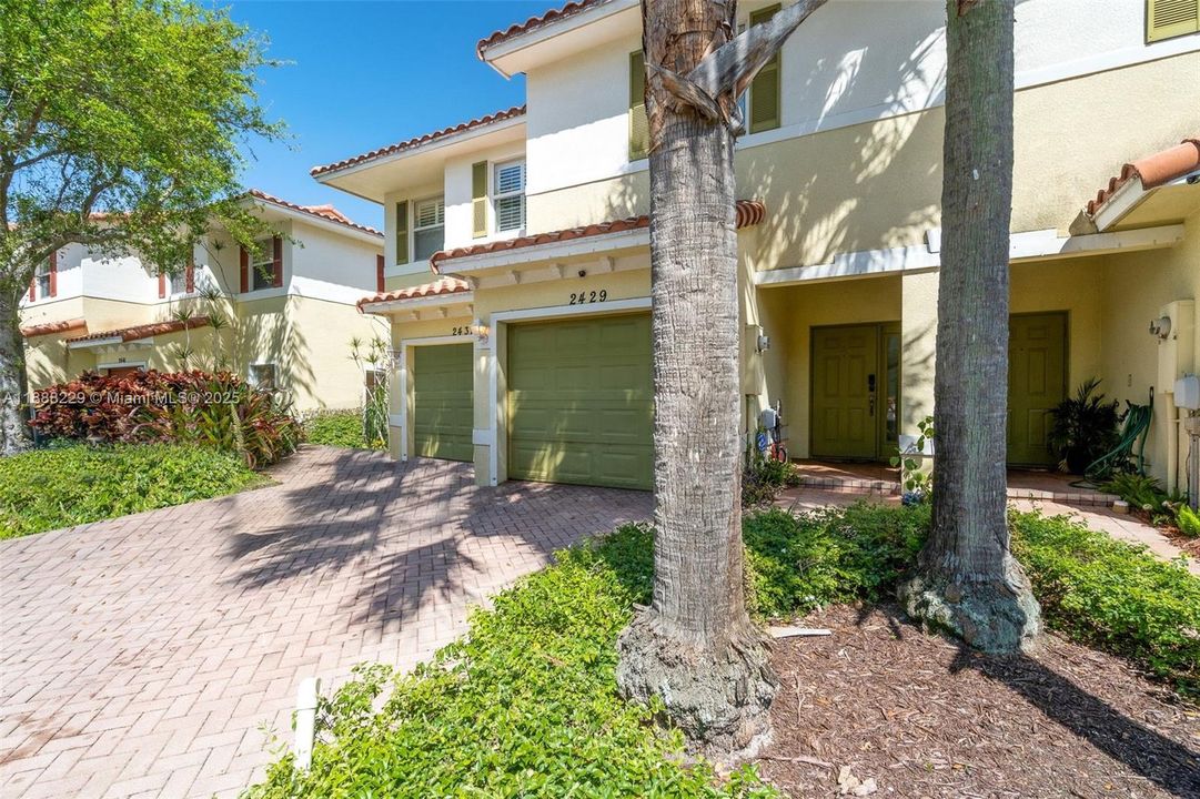 Под контрактом: $295,000 (2 спален, 2 ванн, 1253 Квадратных фут)