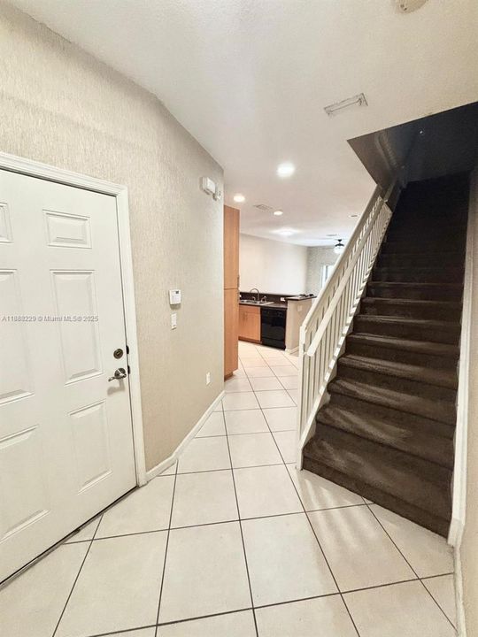 Под контрактом: $295,000 (2 спален, 2 ванн, 1253 Квадратных фут)