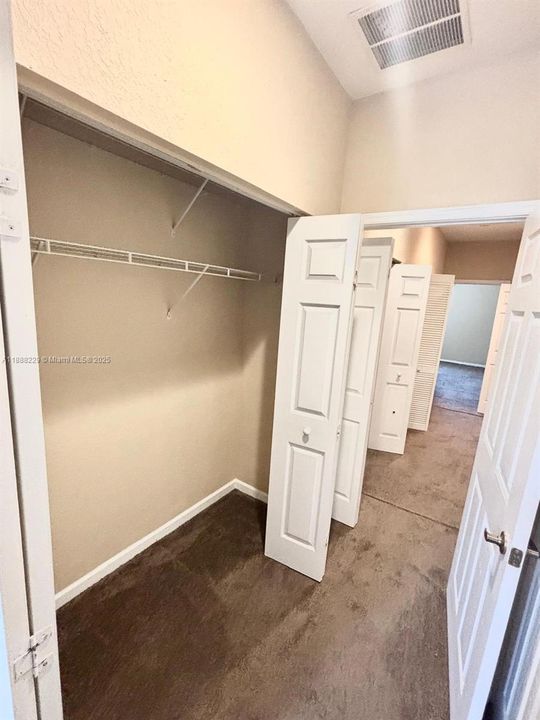 Под контрактом: $295,000 (2 спален, 2 ванн, 1253 Квадратных фут)