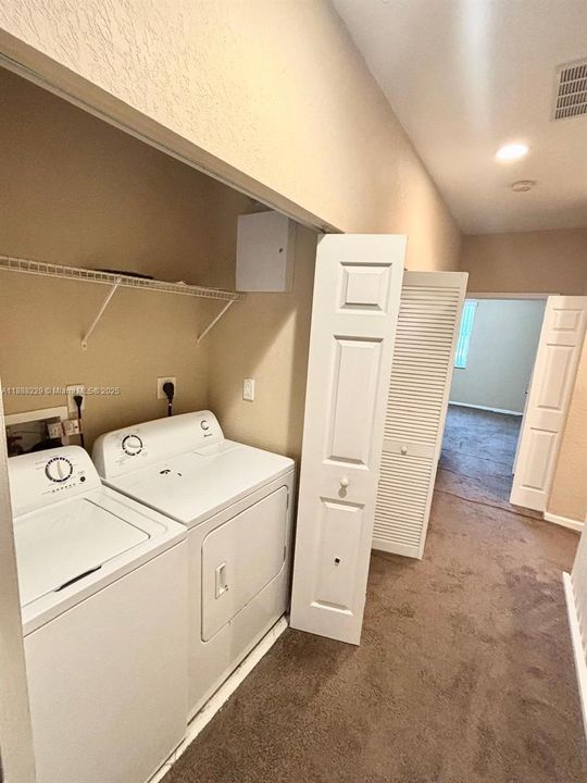 Под контрактом: $295,000 (2 спален, 2 ванн, 1253 Квадратных фут)