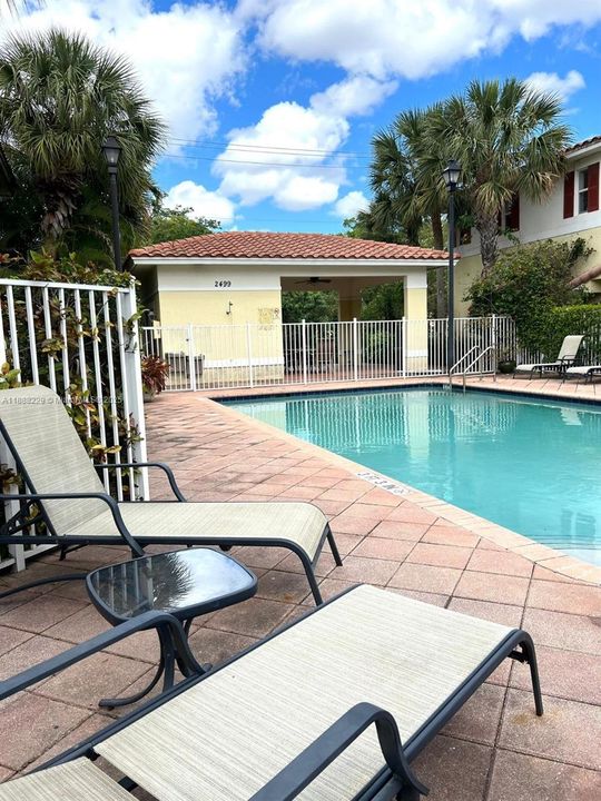 Под контрактом: $295,000 (2 спален, 2 ванн, 1253 Квадратных фут)