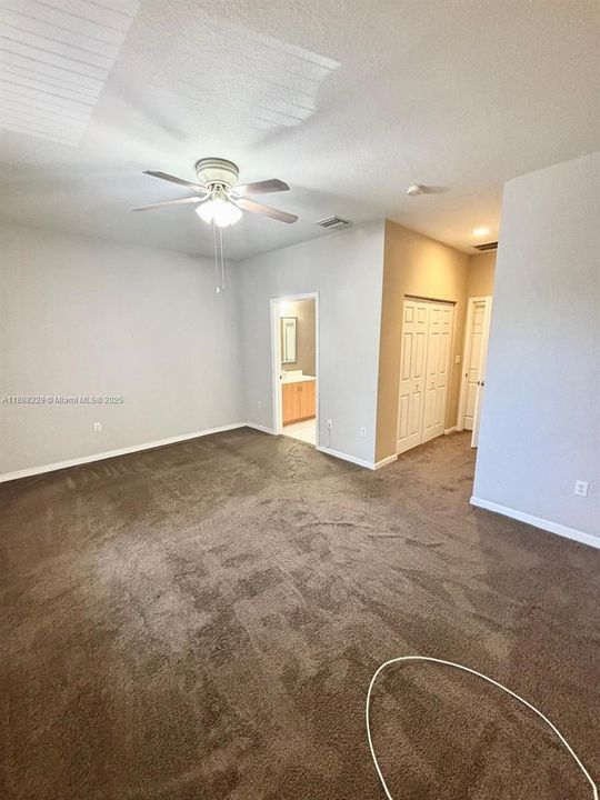 Под контрактом: $295,000 (2 спален, 2 ванн, 1253 Квадратных фут)