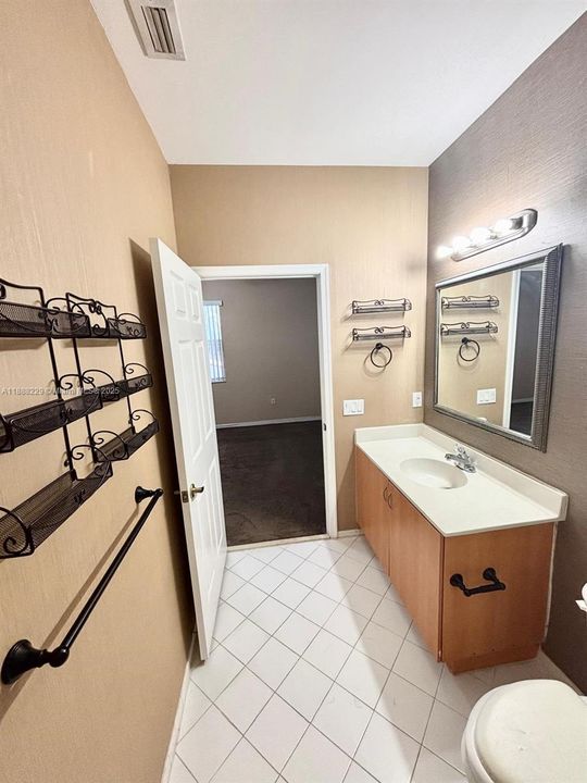 Под контрактом: $295,000 (2 спален, 2 ванн, 1253 Квадратных фут)