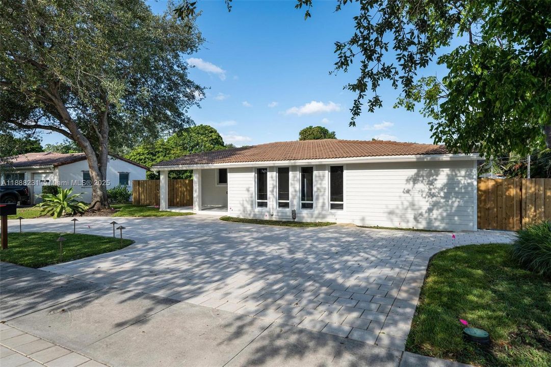 En Renta: $6,500 (4 camas, 4 baños, 2592 Pies cuadrados)