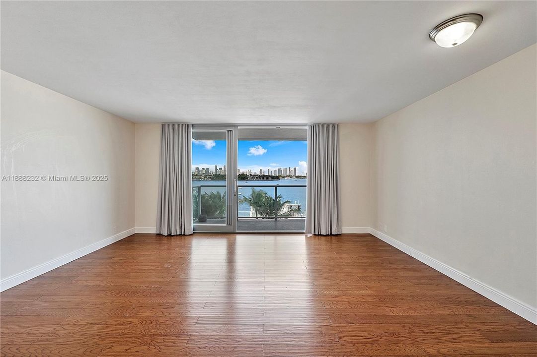 Recently Rented: $2,450 (0 beds, 1 baths, 543 Square Feet)