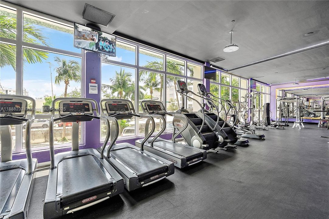 Recently Rented: $2,450 (0 beds, 1 baths, 543 Square Feet)