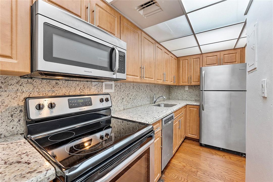 Recently Rented: $2,450 (0 beds, 1 baths, 543 Square Feet)