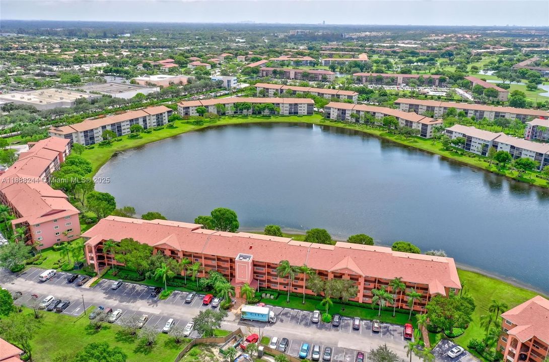 Vendido Recientemente: $219,900 (2 camas, 2 baños, 1137 Pies cuadrados)