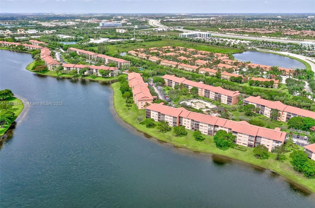 Vendido Recientemente: $219,900 (2 camas, 2 baños, 1137 Pies cuadrados)