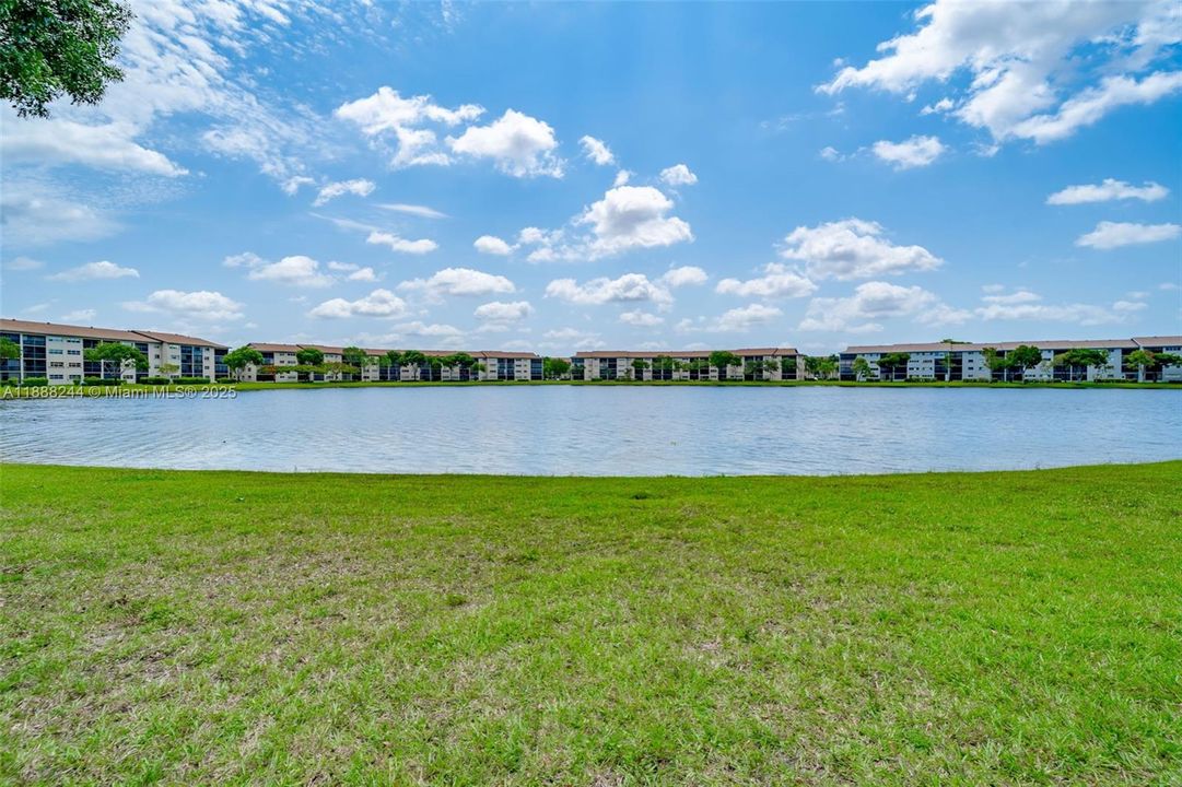 Vendido Recientemente: $219,900 (2 camas, 2 baños, 1137 Pies cuadrados)