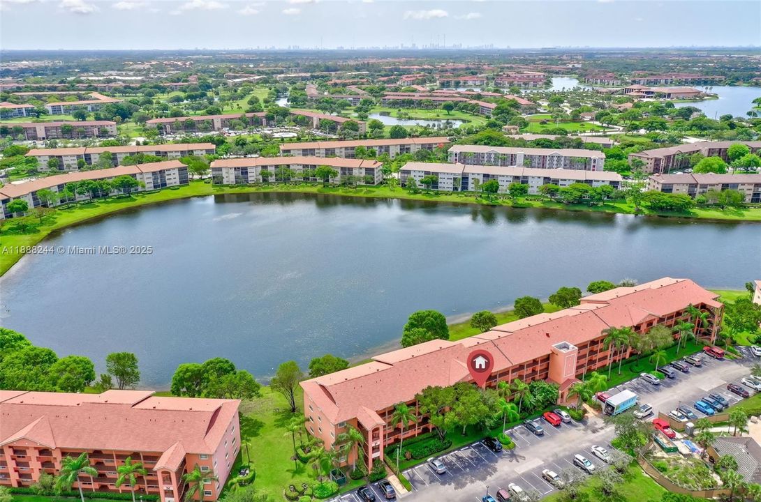 Vendido Recientemente: $219,900 (2 camas, 2 baños, 1137 Pies cuadrados)