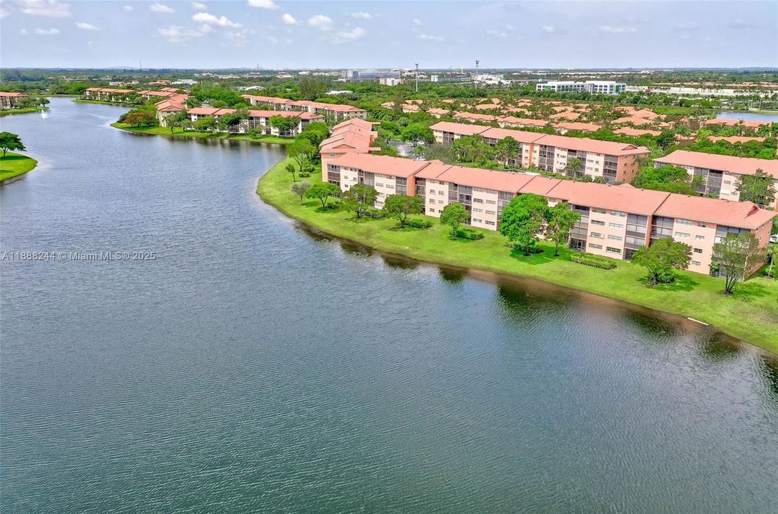 Vendido Recientemente: $219,900 (2 camas, 2 baños, 1137 Pies cuadrados)