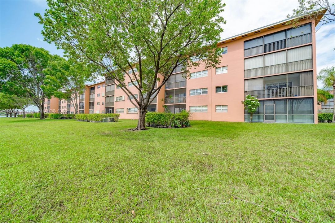 Vendido Recientemente: $219,900 (2 camas, 2 baños, 1137 Pies cuadrados)