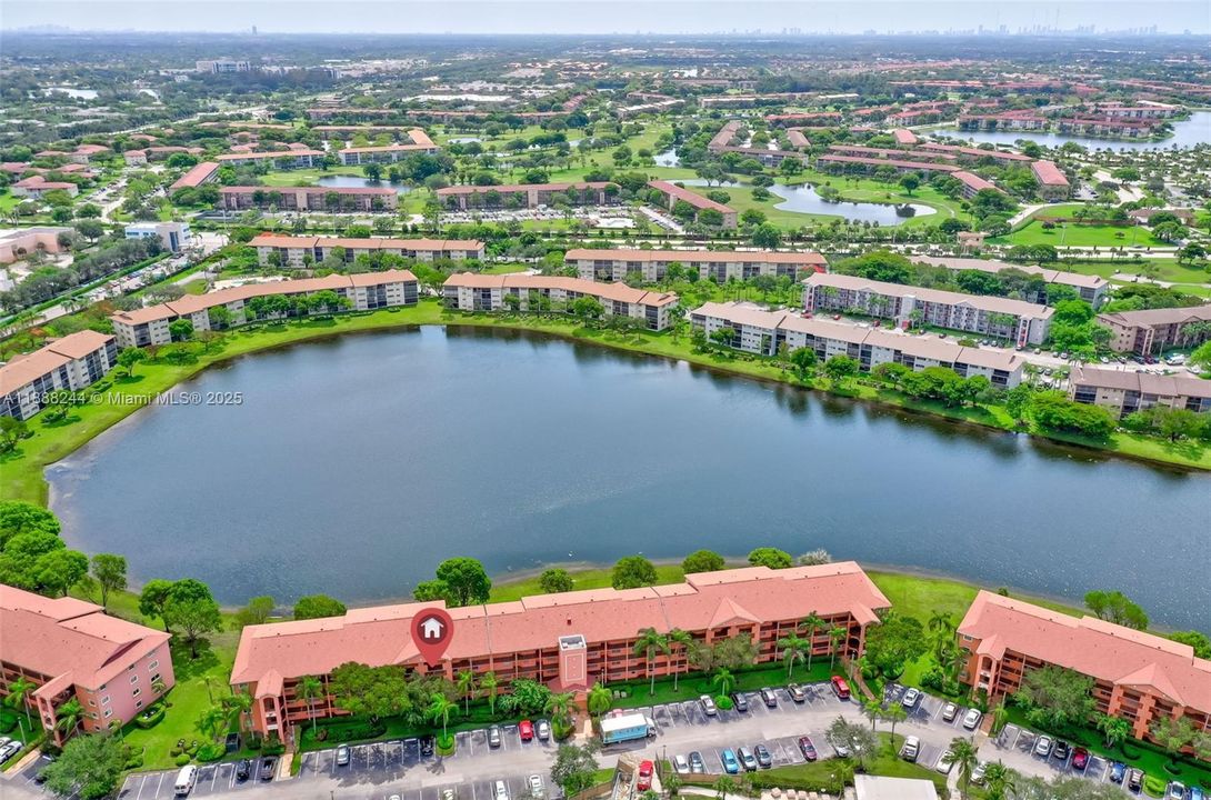 Vendido Recientemente: $219,900 (2 camas, 2 baños, 1137 Pies cuadrados)