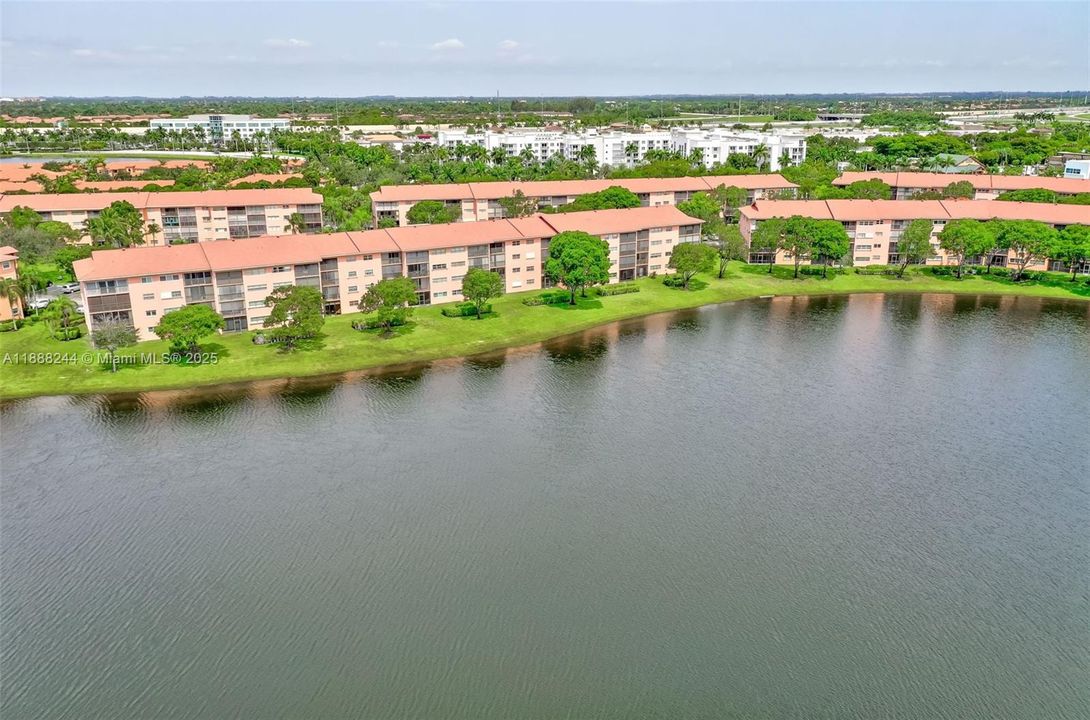 Vendido Recientemente: $219,900 (2 camas, 2 baños, 1137 Pies cuadrados)