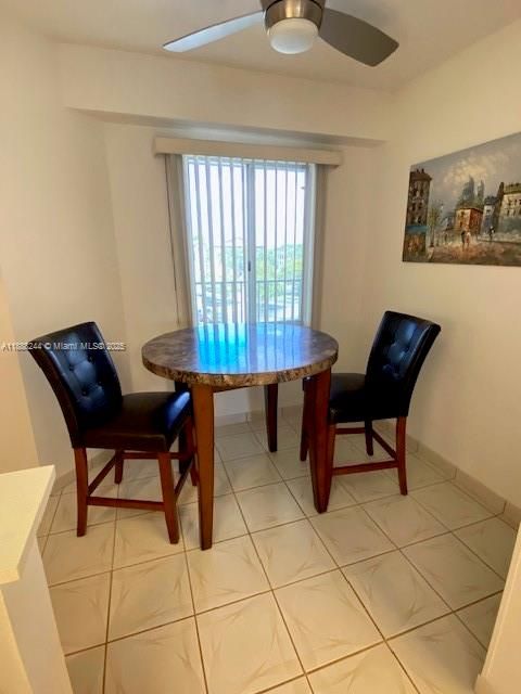 Vendido Recientemente: $219,900 (2 camas, 2 baños, 1137 Pies cuadrados)