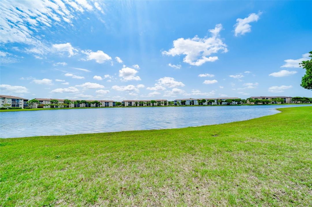 Vendido Recientemente: $219,900 (2 camas, 2 baños, 1137 Pies cuadrados)