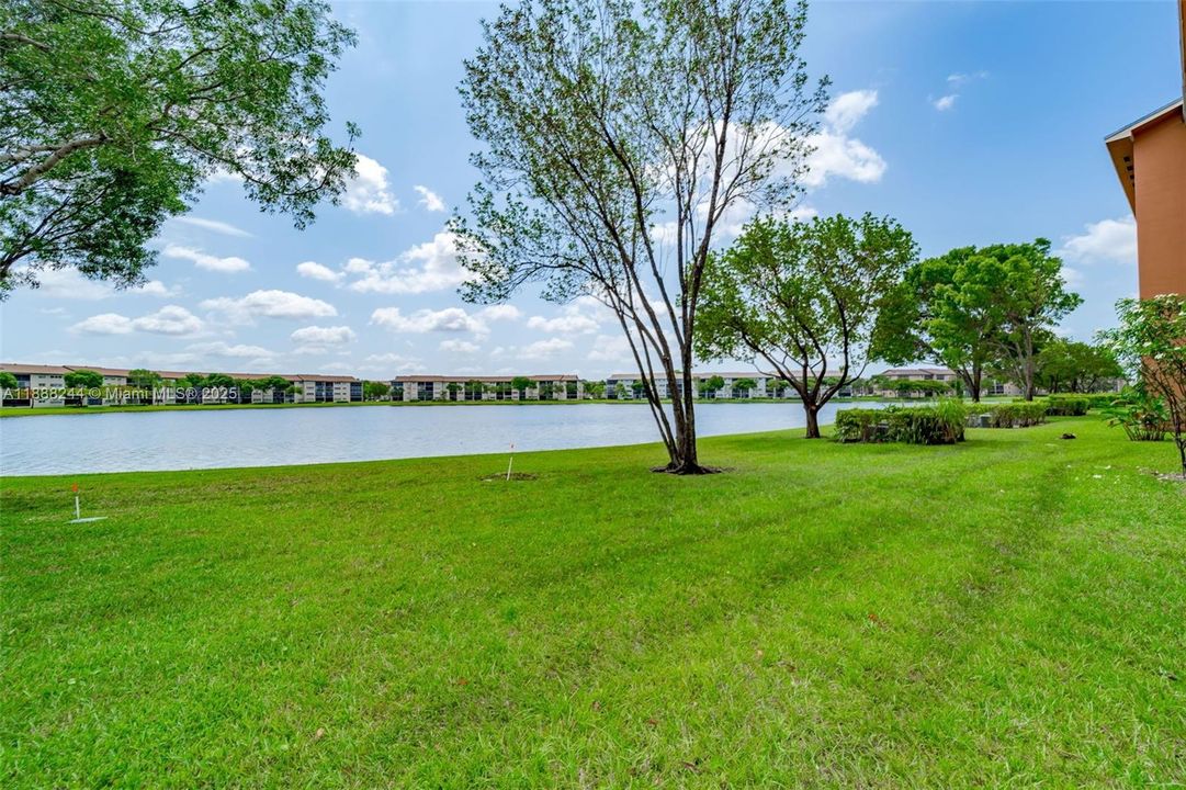 Vendido Recientemente: $219,900 (2 camas, 2 baños, 1137 Pies cuadrados)