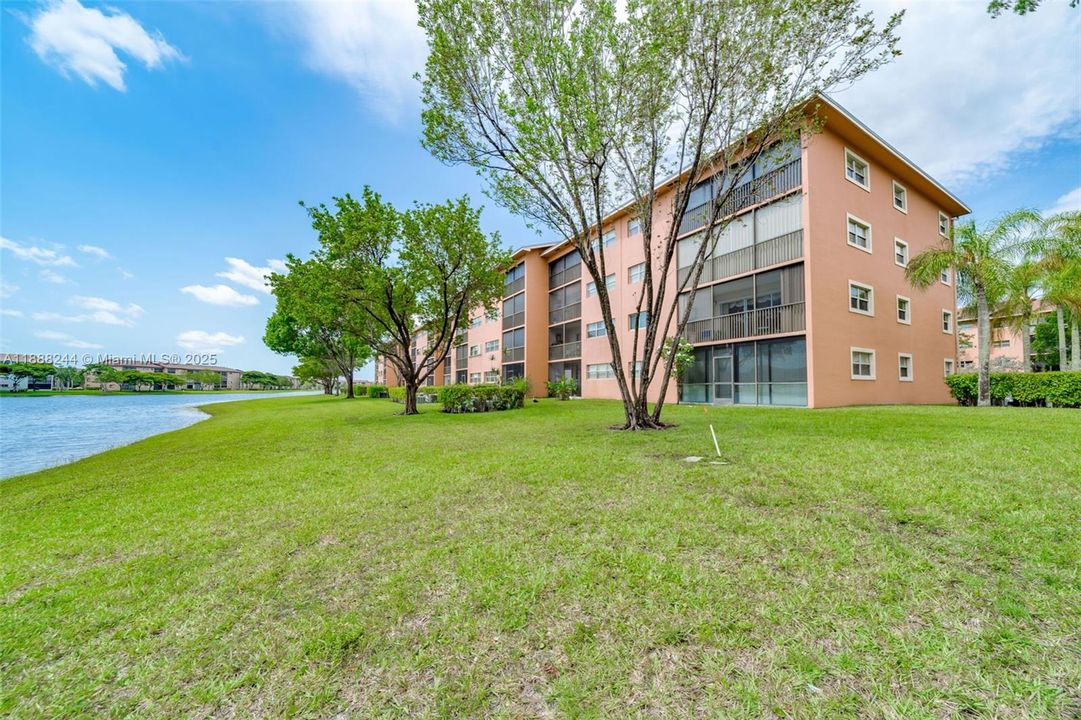 Vendido Recientemente: $219,900 (2 camas, 2 baños, 1137 Pies cuadrados)