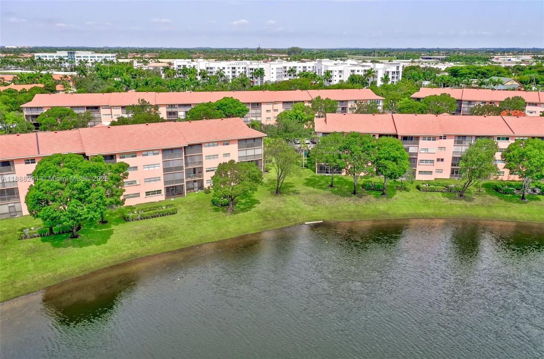 Vendido Recientemente: $219,900 (2 camas, 2 baños, 1137 Pies cuadrados)