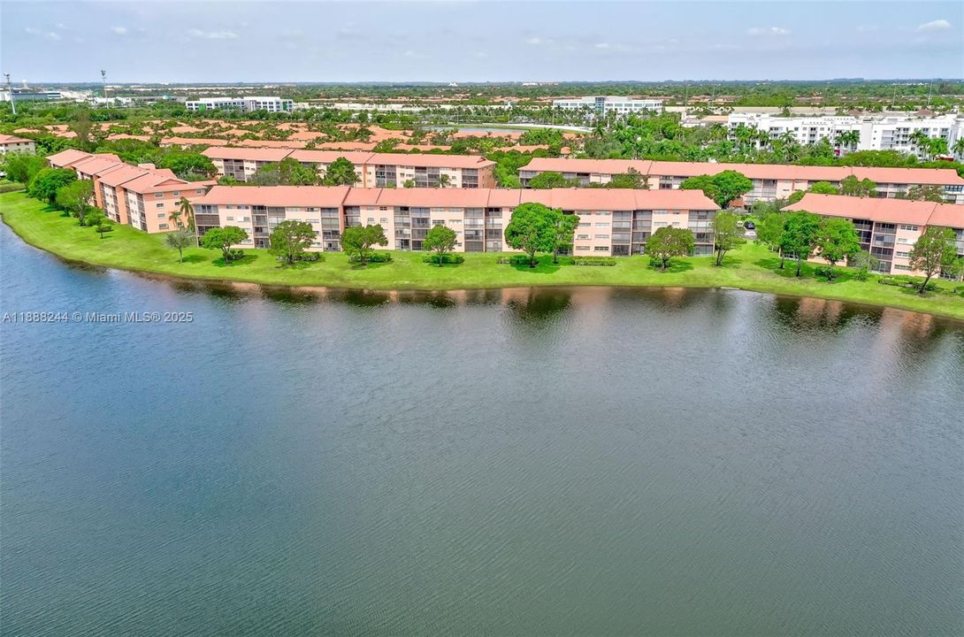 Vendido Recientemente: $219,900 (2 camas, 2 baños, 1137 Pies cuadrados)