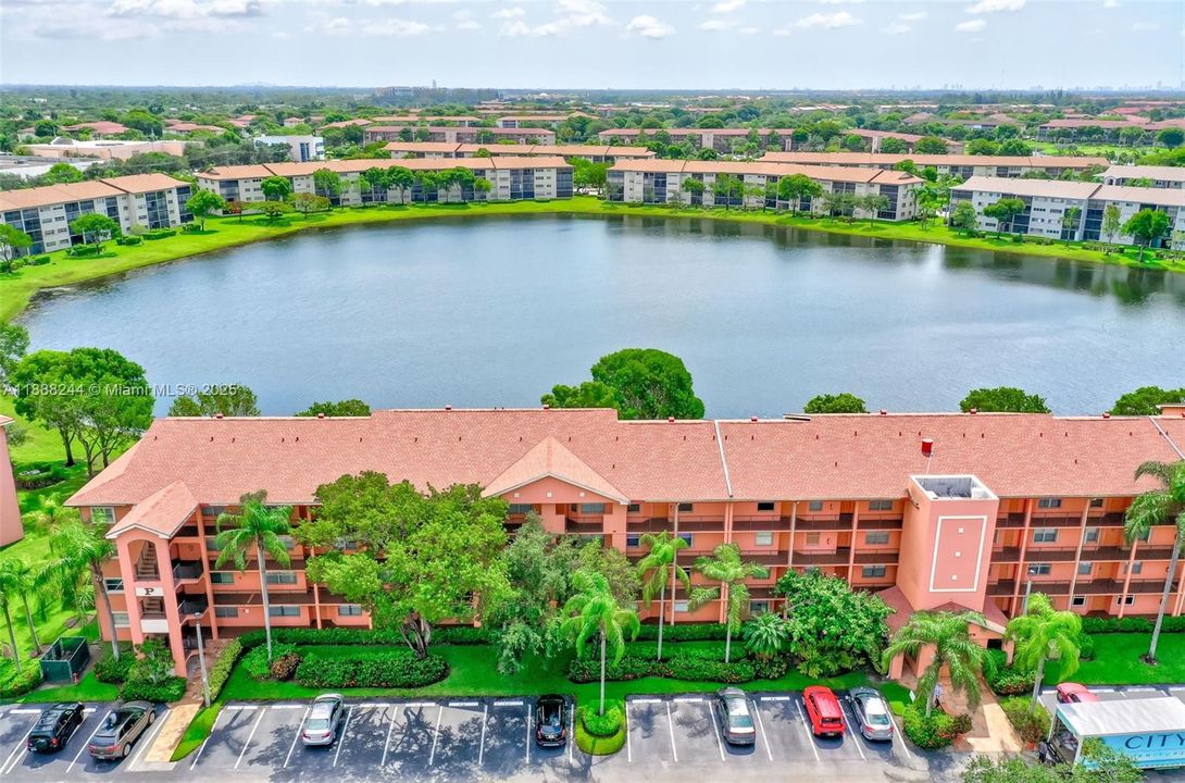 Vendido Recientemente: $219,900 (2 camas, 2 baños, 1137 Pies cuadrados)