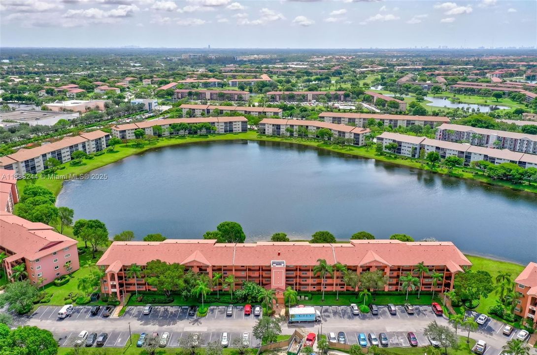 Vendido Recientemente: $219,900 (2 camas, 2 baños, 1137 Pies cuadrados)