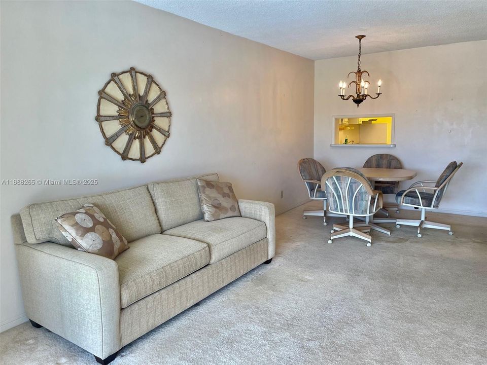 Под контрактом: $89,999 (1 спален, 1 ванн, 672 Квадратных фут)