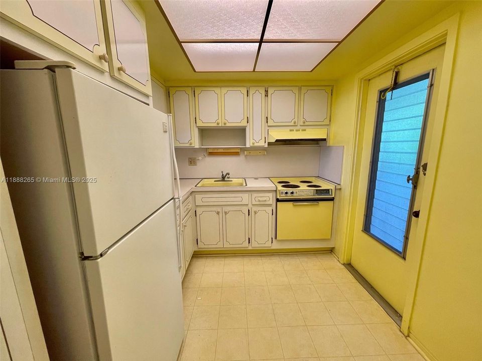 Под контрактом: $89,999 (1 спален, 1 ванн, 672 Квадратных фут)