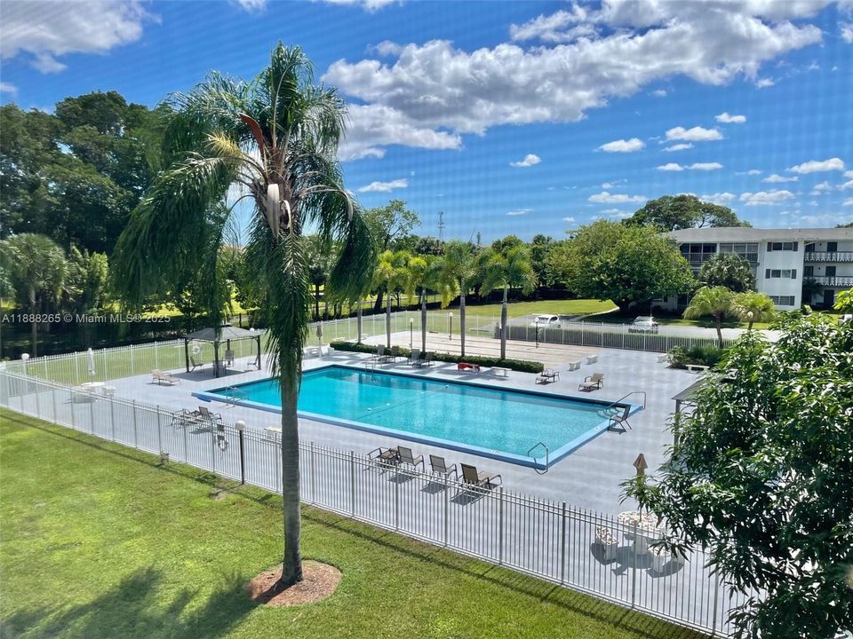 Под контрактом: $89,999 (1 спален, 1 ванн, 672 Квадратных фут)