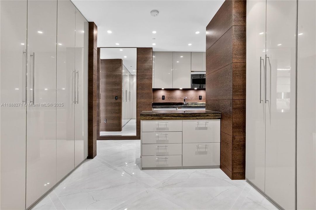 Master Bedroom Closet