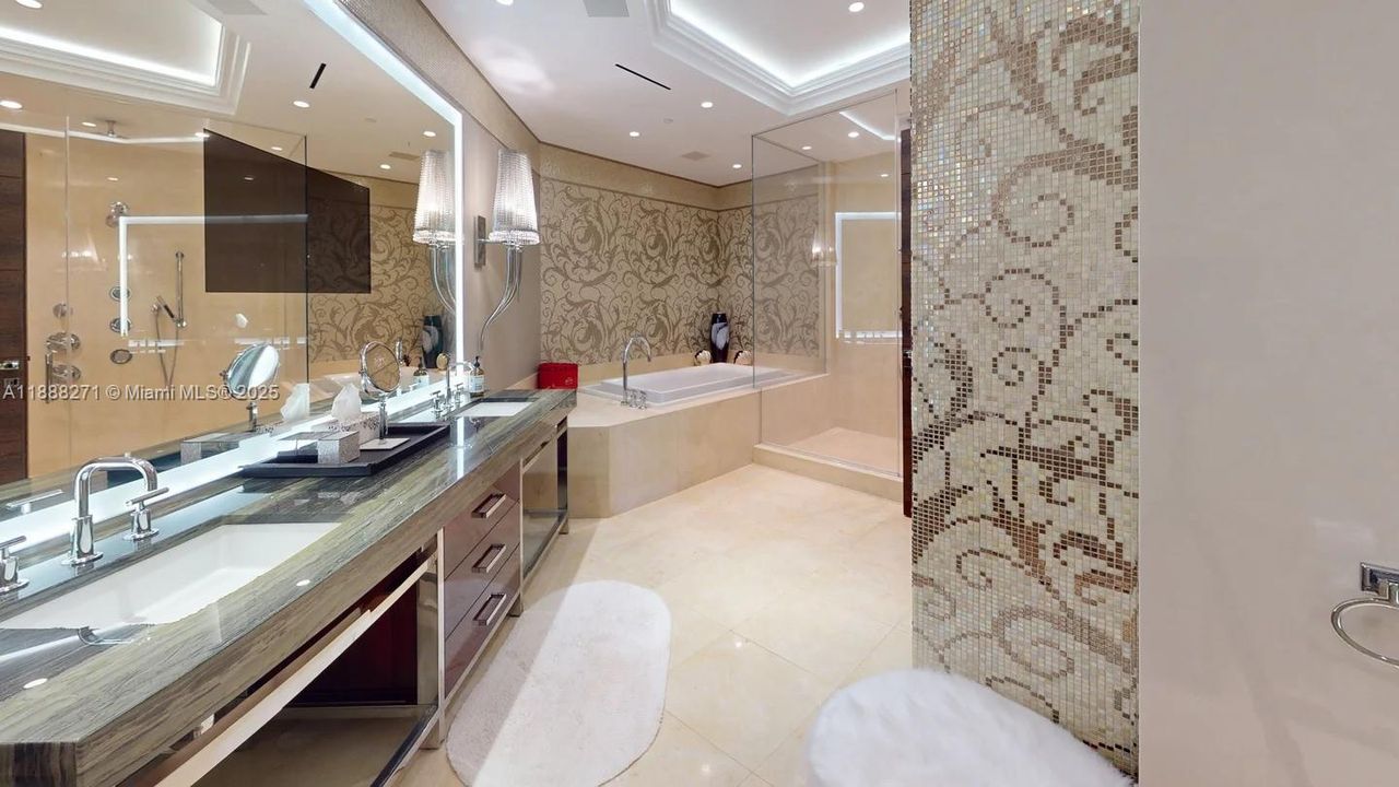 Muster Bedroom Bathroom