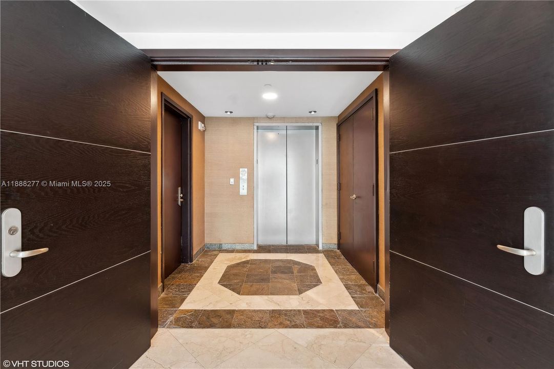 На продажу: $1,345,000 (2 спален, 2 ванн, 1529 Квадратных фут)