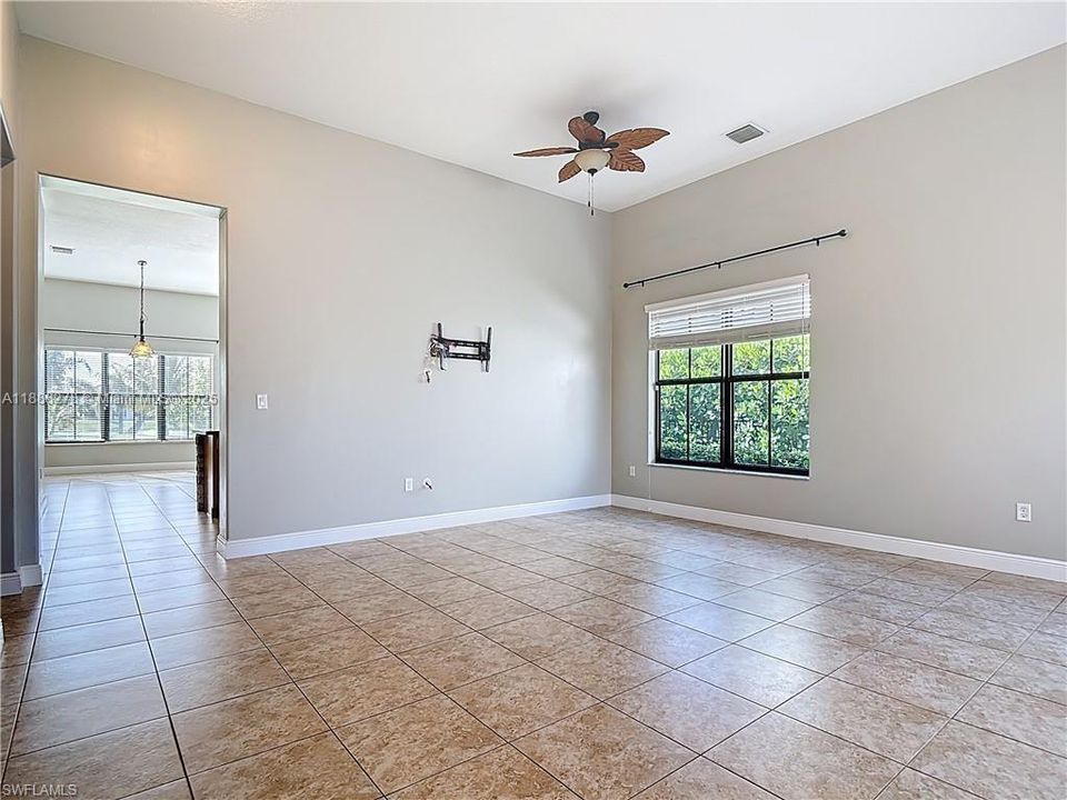 待售: $439,000 (3 贝兹, 3 浴室, 2341 平方英尺)