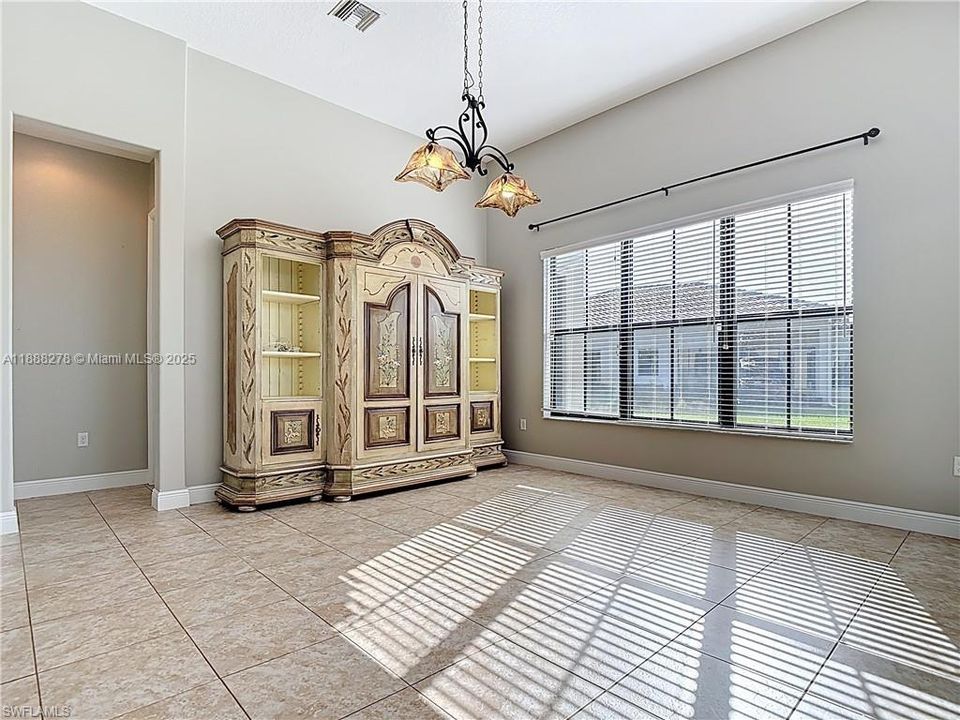 待售: $439,000 (3 贝兹, 3 浴室, 2341 平方英尺)