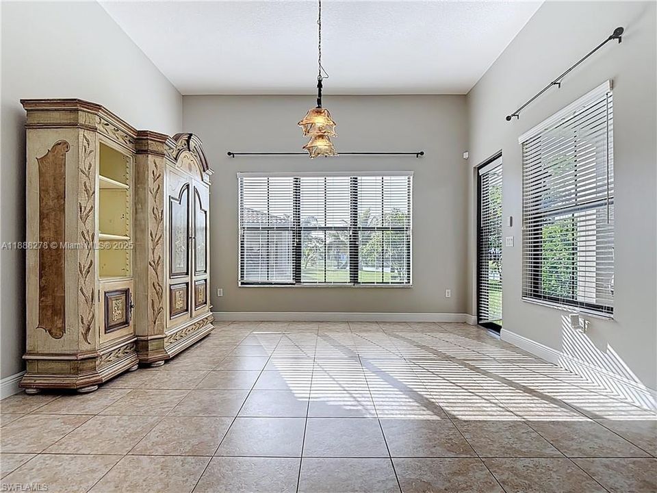 待售: $439,000 (3 贝兹, 3 浴室, 2341 平方英尺)