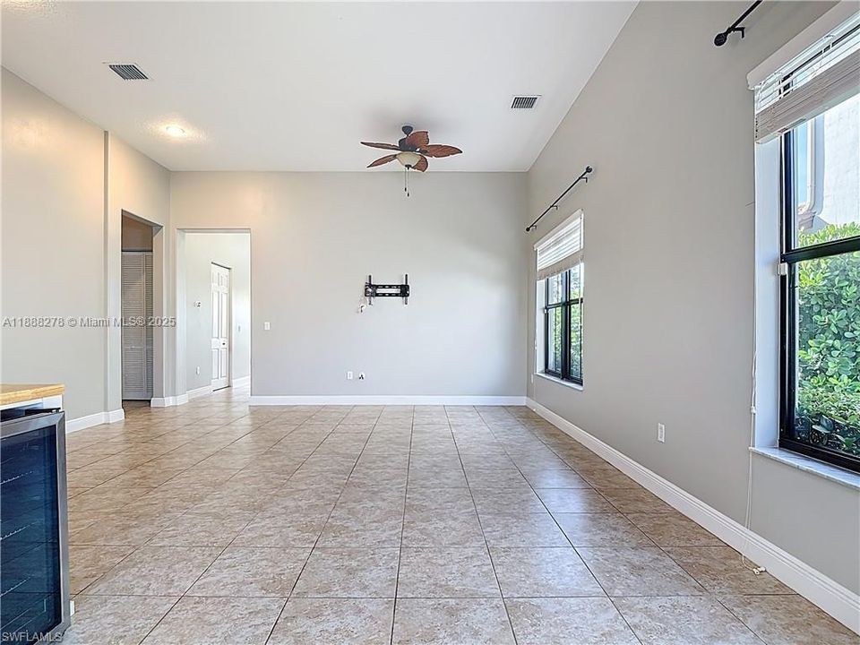 待售: $439,000 (3 贝兹, 3 浴室, 2341 平方英尺)