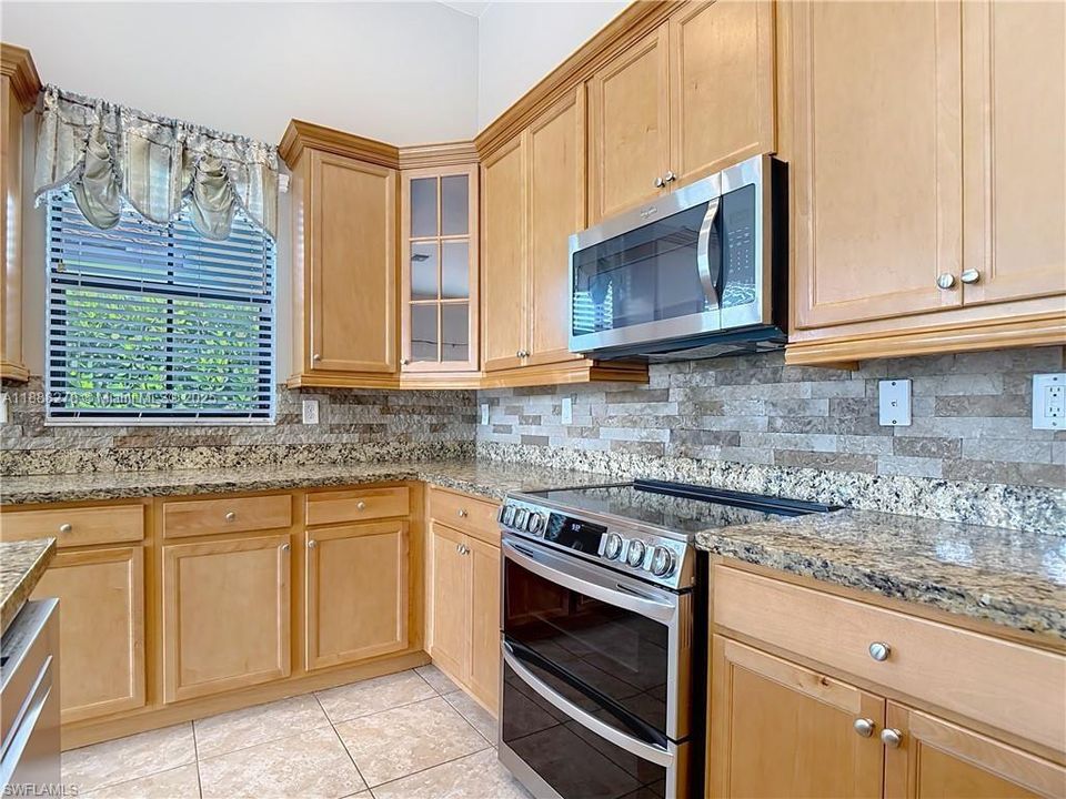 待售: $439,000 (3 贝兹, 3 浴室, 2341 平方英尺)