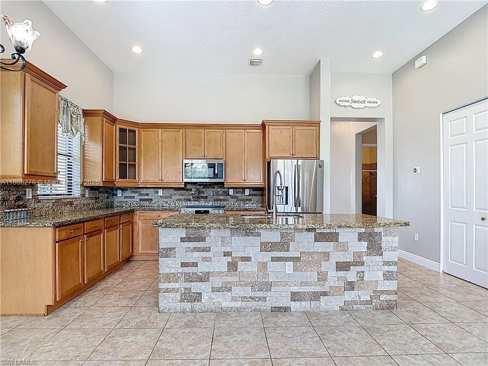 待售: $439,000 (3 贝兹, 3 浴室, 2341 平方英尺)