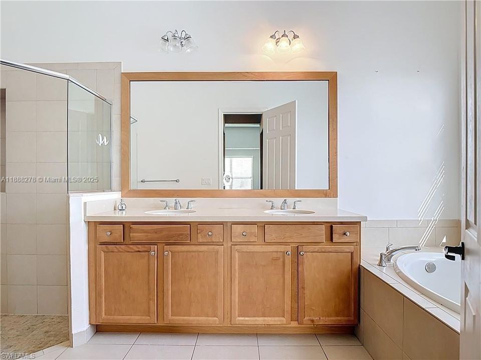 待售: $439,000 (3 贝兹, 3 浴室, 2341 平方英尺)