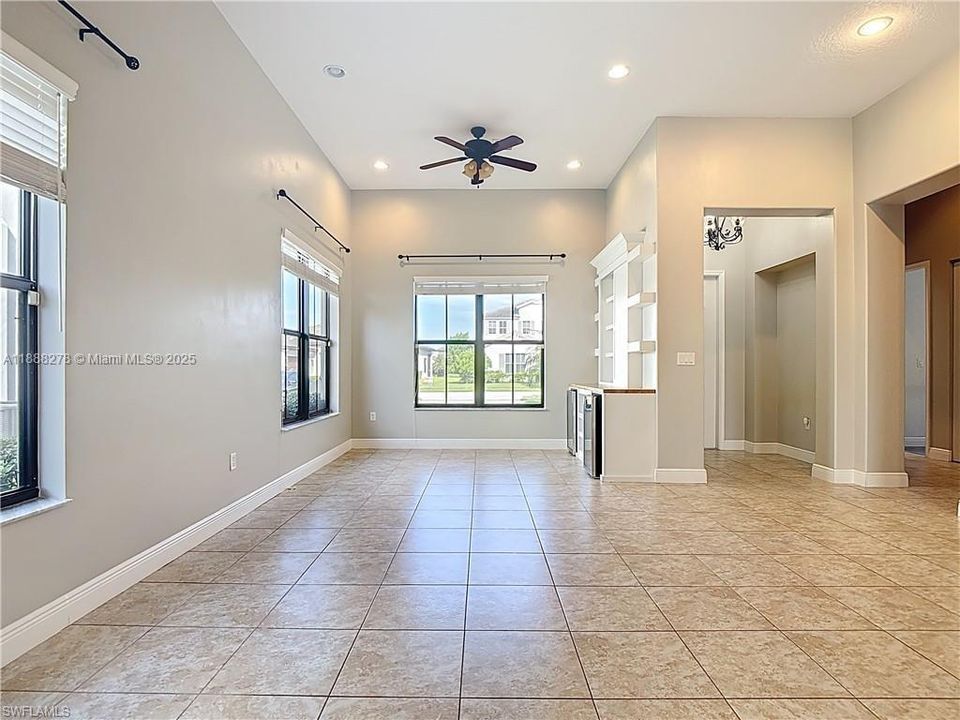 待售: $439,000 (3 贝兹, 3 浴室, 2341 平方英尺)