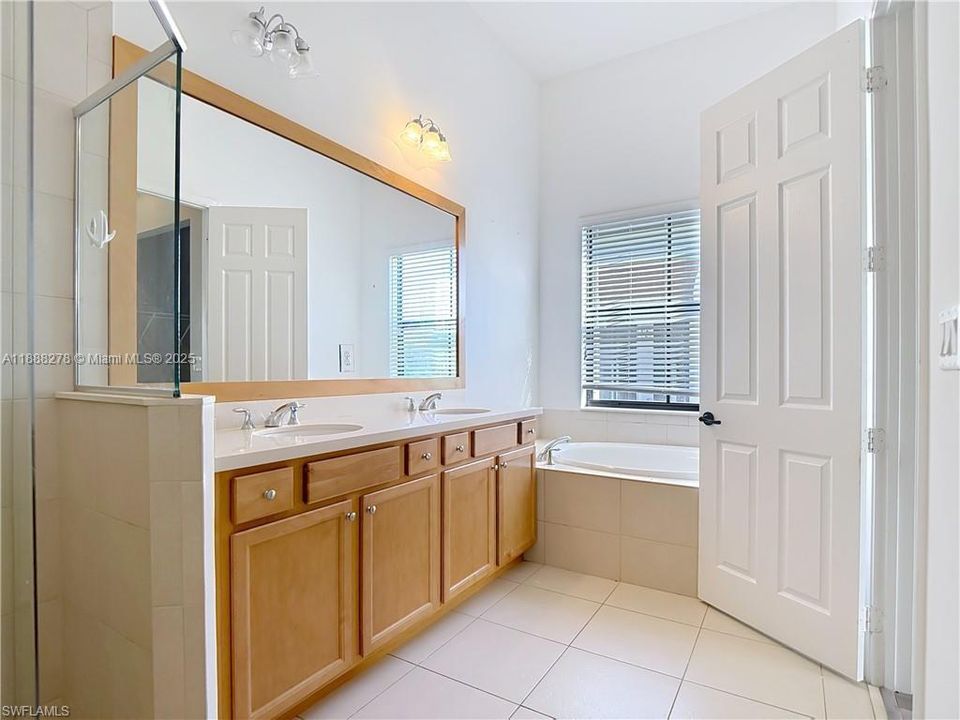 待售: $439,000 (3 贝兹, 3 浴室, 2341 平方英尺)