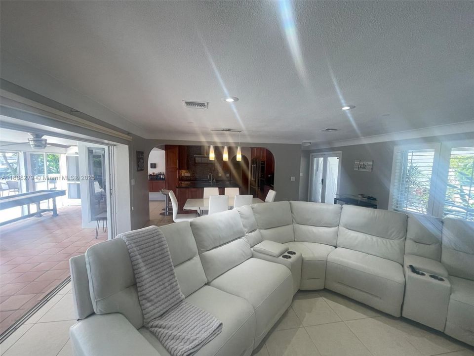 待售: $2,495,000 (3 贝兹, 2 浴室, 1770 平方英尺)